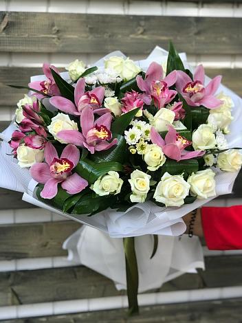 Букет цветов из: Розы и Хризантемы в Кузнечиках