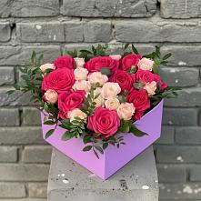 Цветочная композиция из Розы в коробке #REPLACE_PRED# Кузнечиках