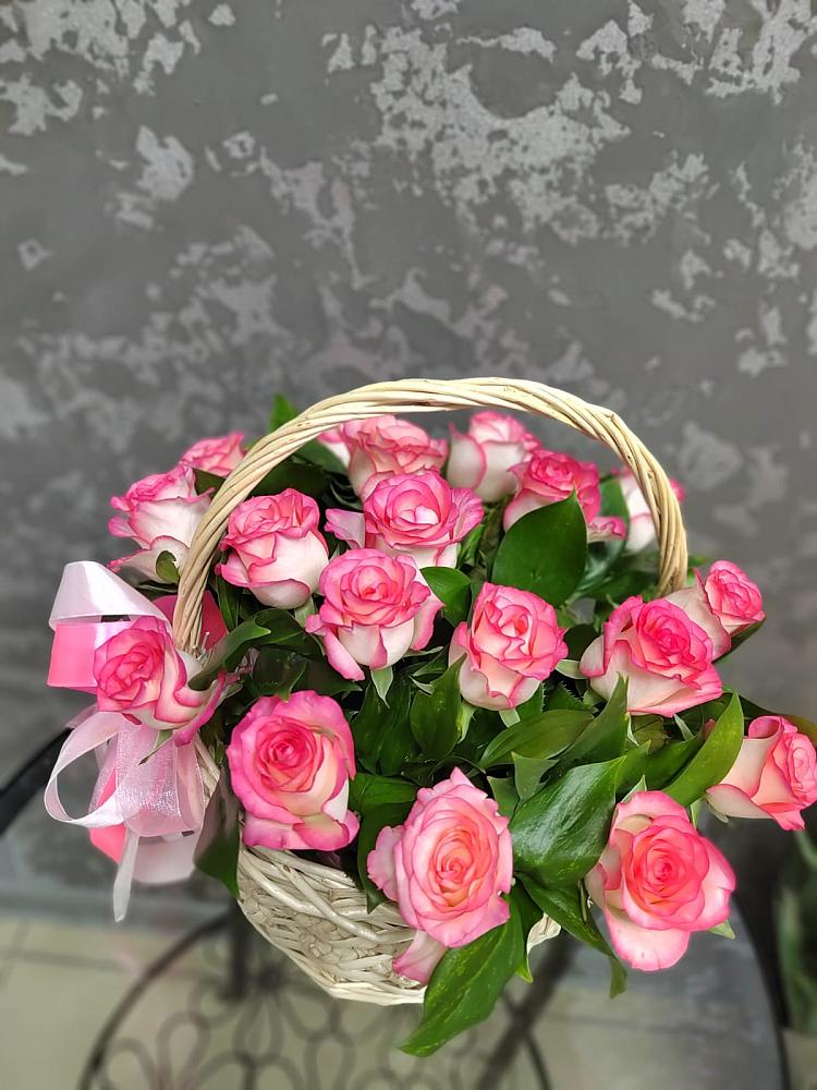 Цветочная композиция из Розы в корзине в Кузнечиках