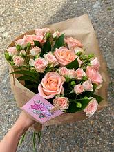 Букет цветов из:  Розы #REPLACE_PRED# Кузнечиках