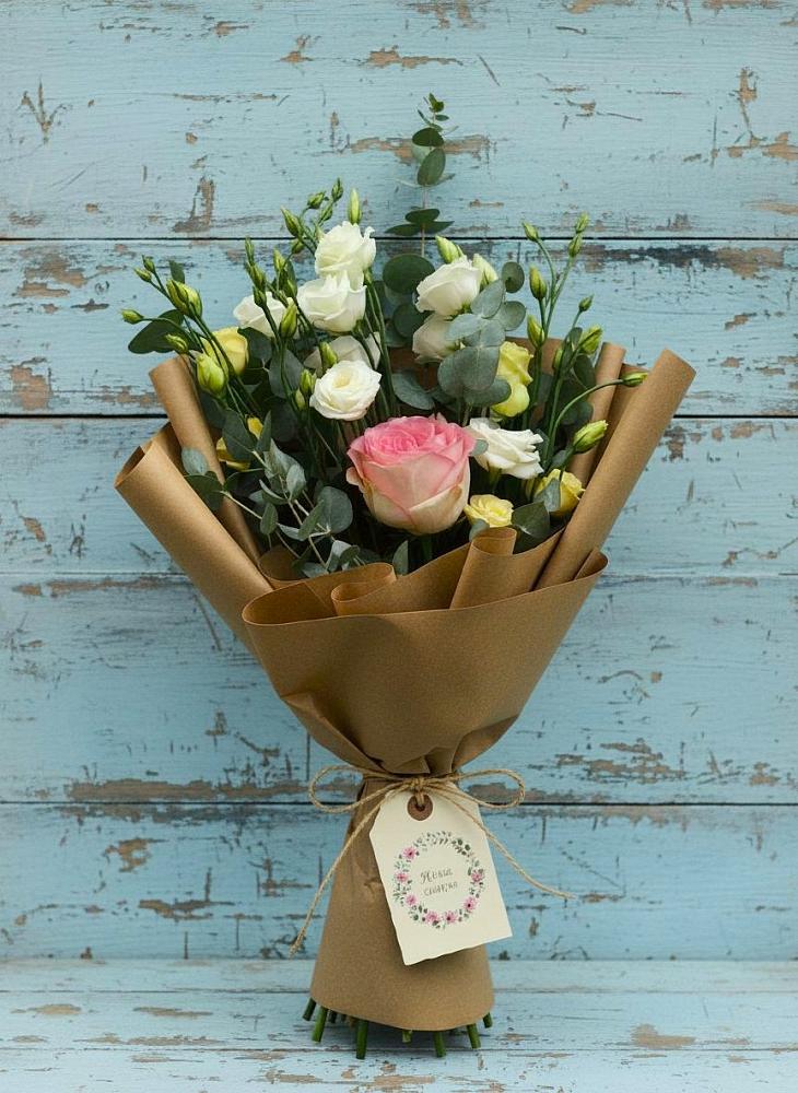 Букет цветов из: Розы и Лизиантусы в Кузнечиках