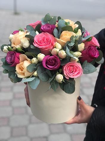 Цветочная композиция из Розы в шляпной коробке в Кузнечиках