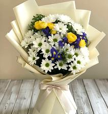 Букет цветов из:  Ирисы, Хризантемы и Розы в Кузнечиках