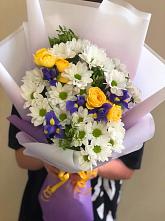 Букет цветов из:  Ирисы, Хризантемы и Розы #REPLACE_PRED# Кузнечиках