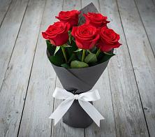 Букет 5 Красных роз Эдлесс Лав в Кузнечиках