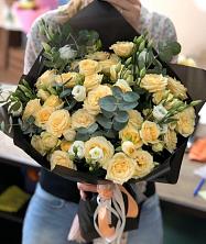 Букет птица счастья в Кузнечиках Букет цветов из: Розы и Лизиантусы в Кузнечиках