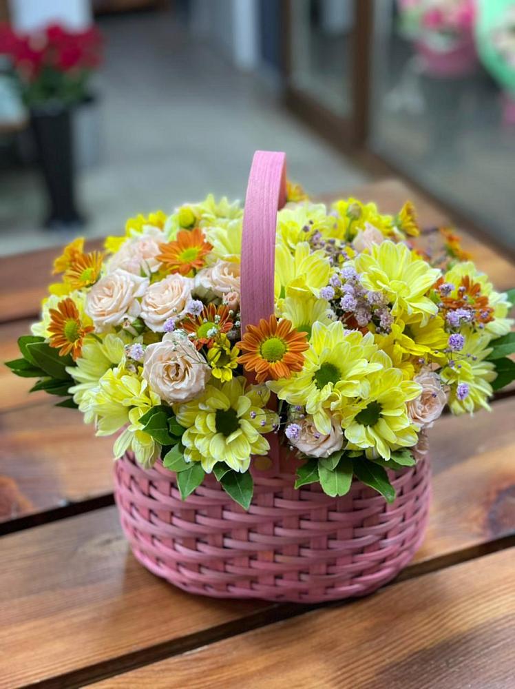Цветочная композиция из Хризантемы и Розы в корзине в Кузнечиках