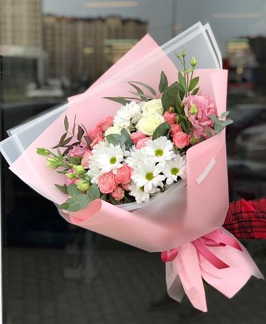 Букет цветов из: Розы, Лизиантусы и Хризантемы в Кузнечиках