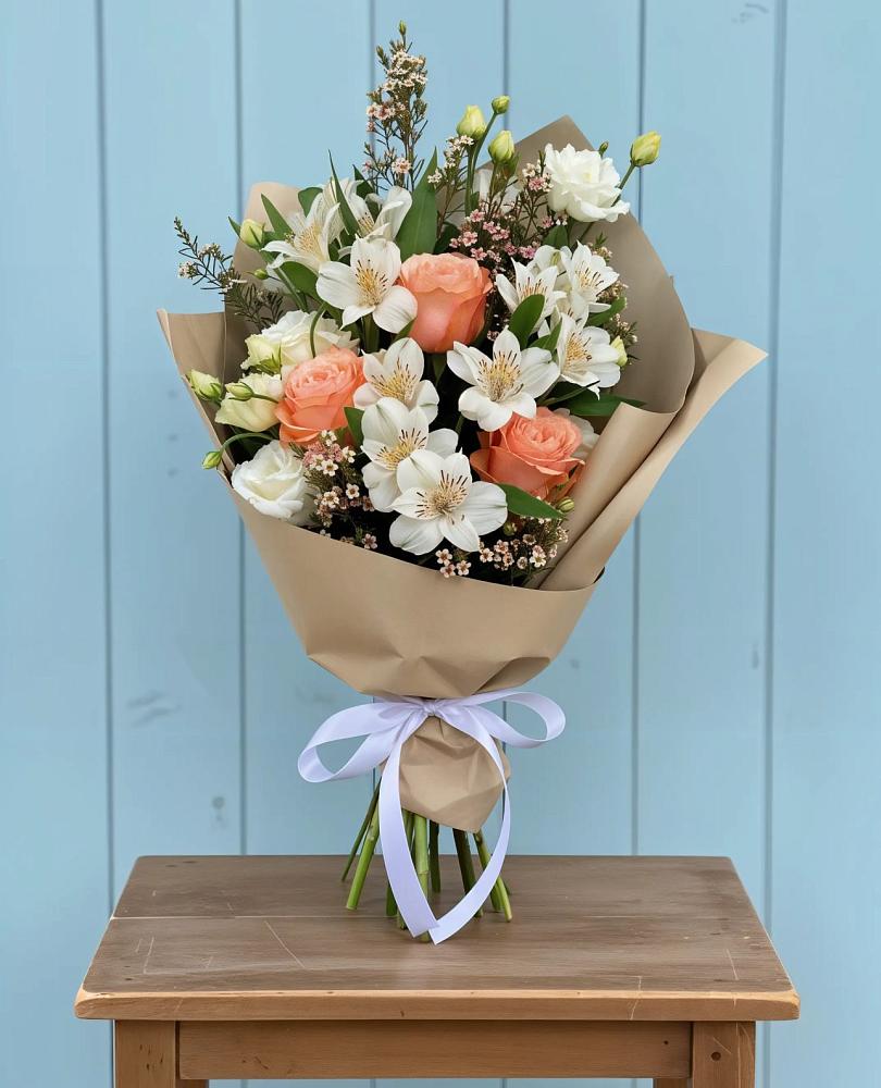 Букет цветов из: Альстромерии, Лизиантусы, Розы и Хризантемы в Кузнечиках