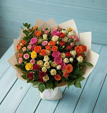Букет Микс из разноцветных кустовых роз в Кузнечиках